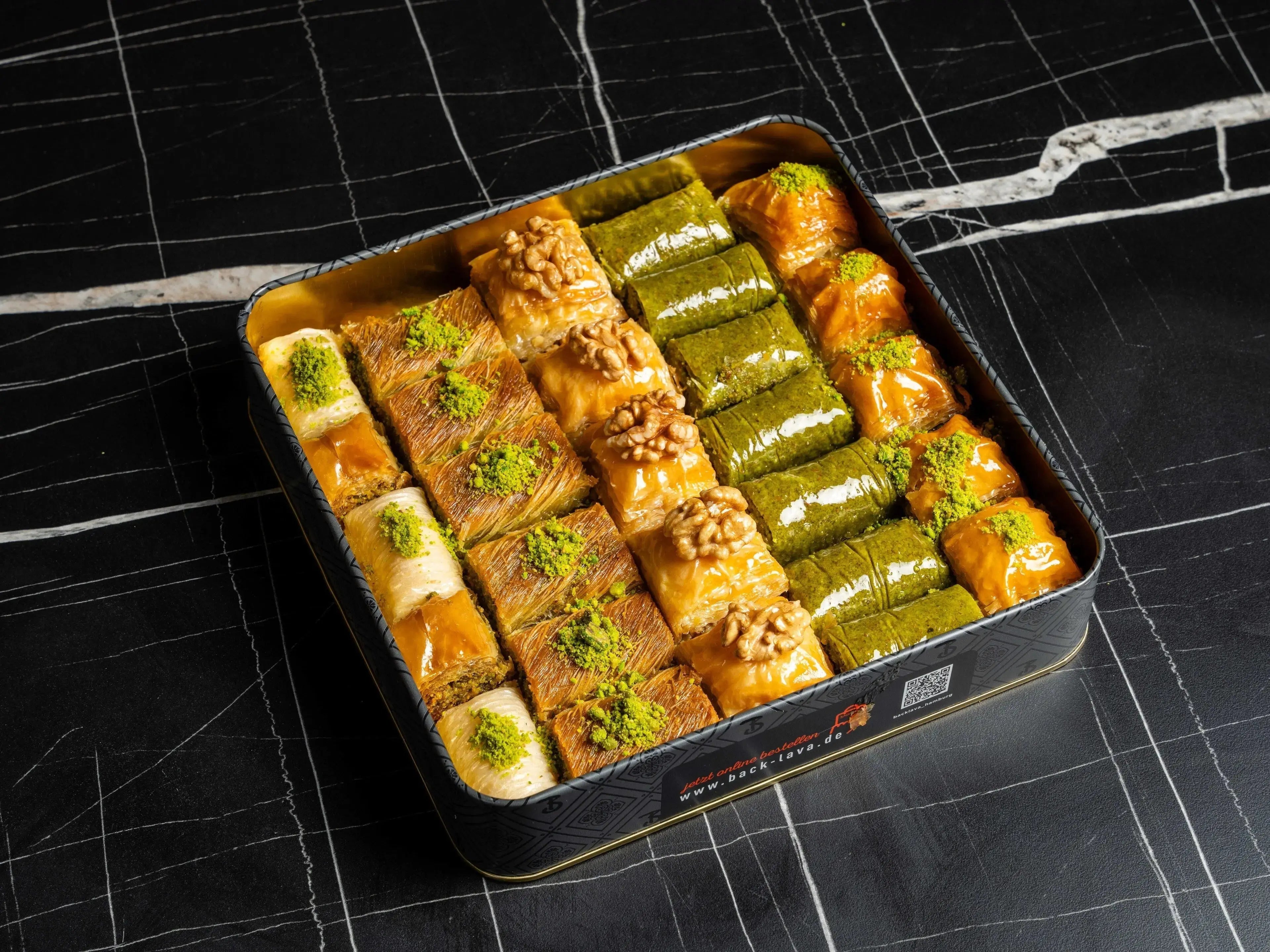Geschenk Box Premium – Exklusive Auswahl traditioneller Baklava-Spezialitäten