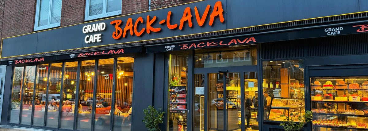 Außenansicht des Grand Café Back-Lava am Steindamm in Hamburg St. Georg