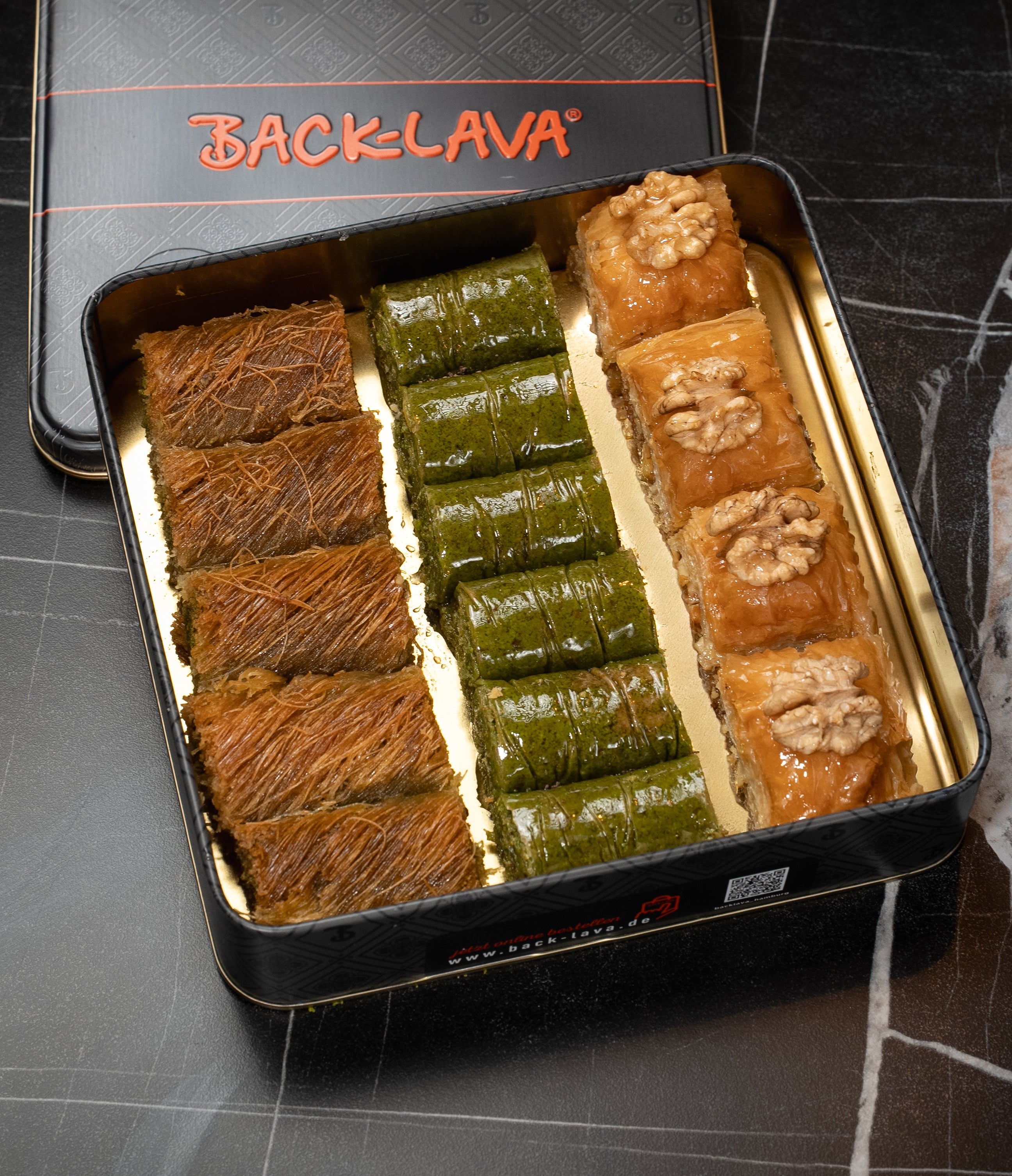 Bestseller Box | Walnuss Baklava, Baklava mit Pistazien, Pistazienrollen