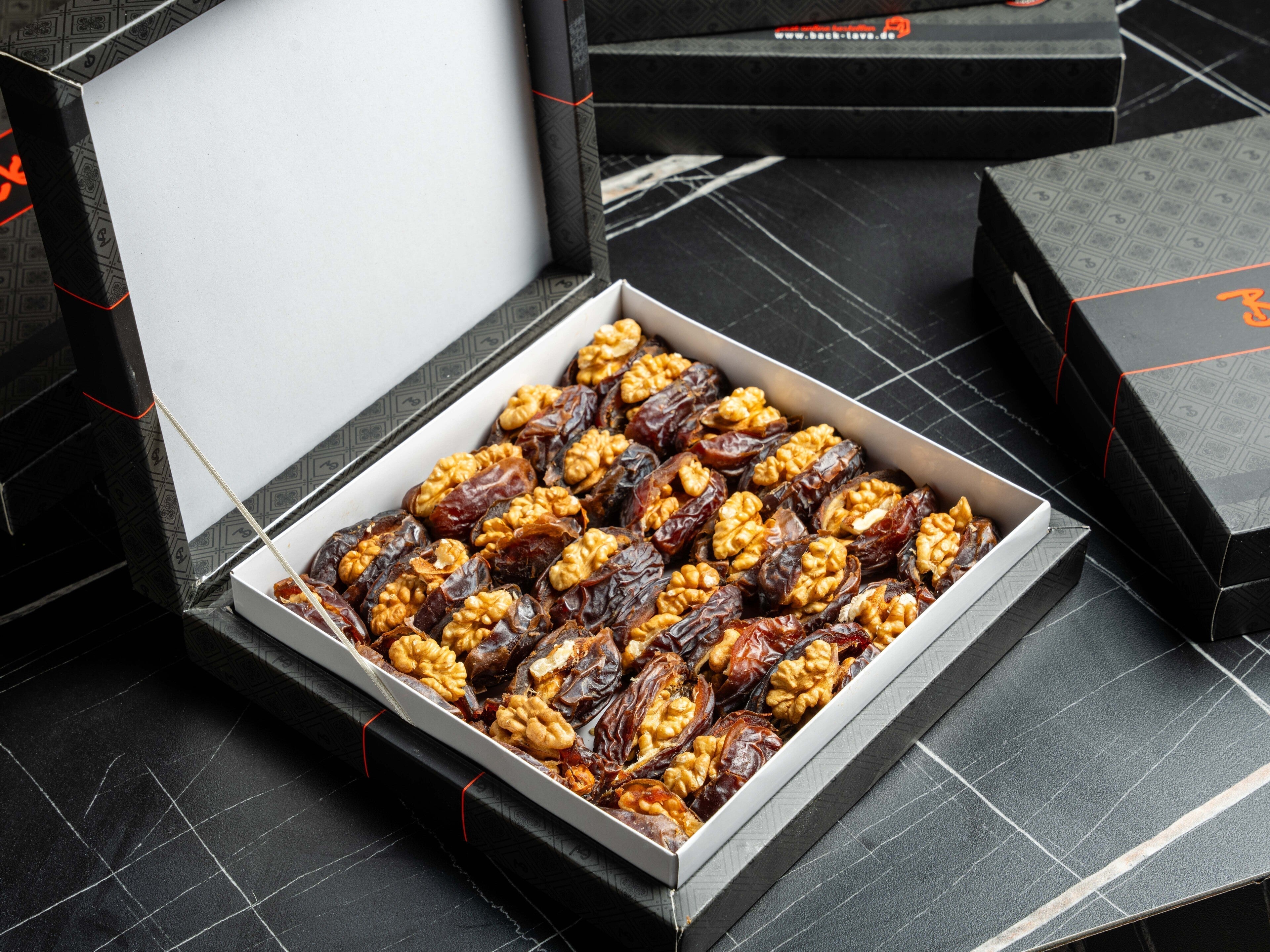 Datteln mit Walnuss Geschenkbox