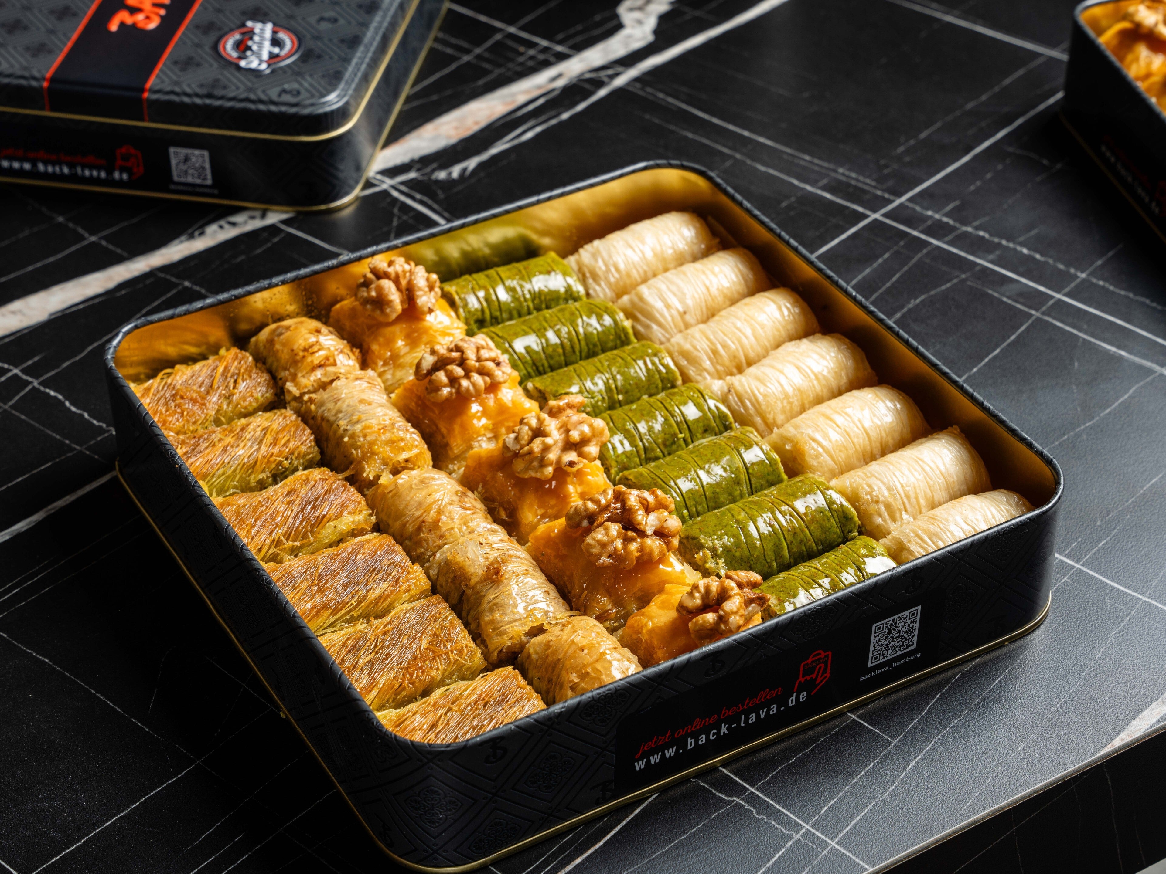 Geschenkbox 3 – Exquisite Auswahl traditioneller Baklava-Spezialitäten
