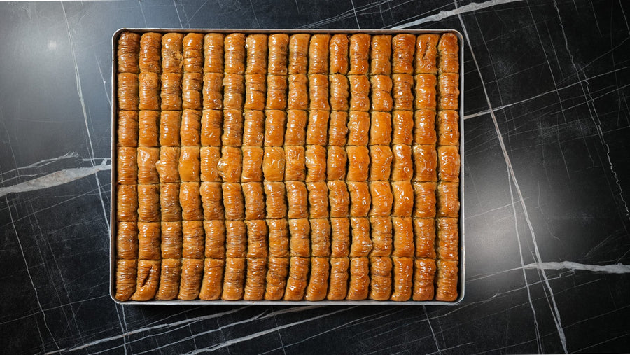 Ganzes Blech gerollte Baklava, Draufsicht