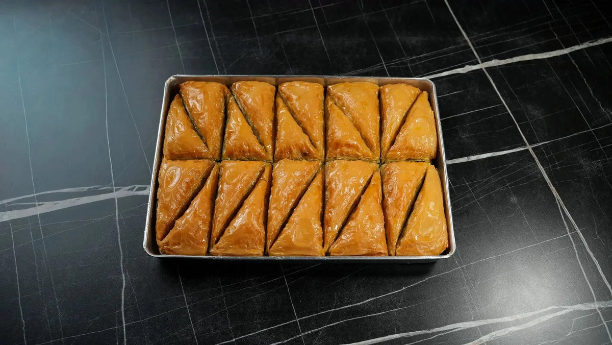 Karotten-Scheiben Baklava (Havuç Dilimi) mit Pistazien von Back-Lava – Blech ca. 2000 g, traditionelle Gaziantep Spezialität
