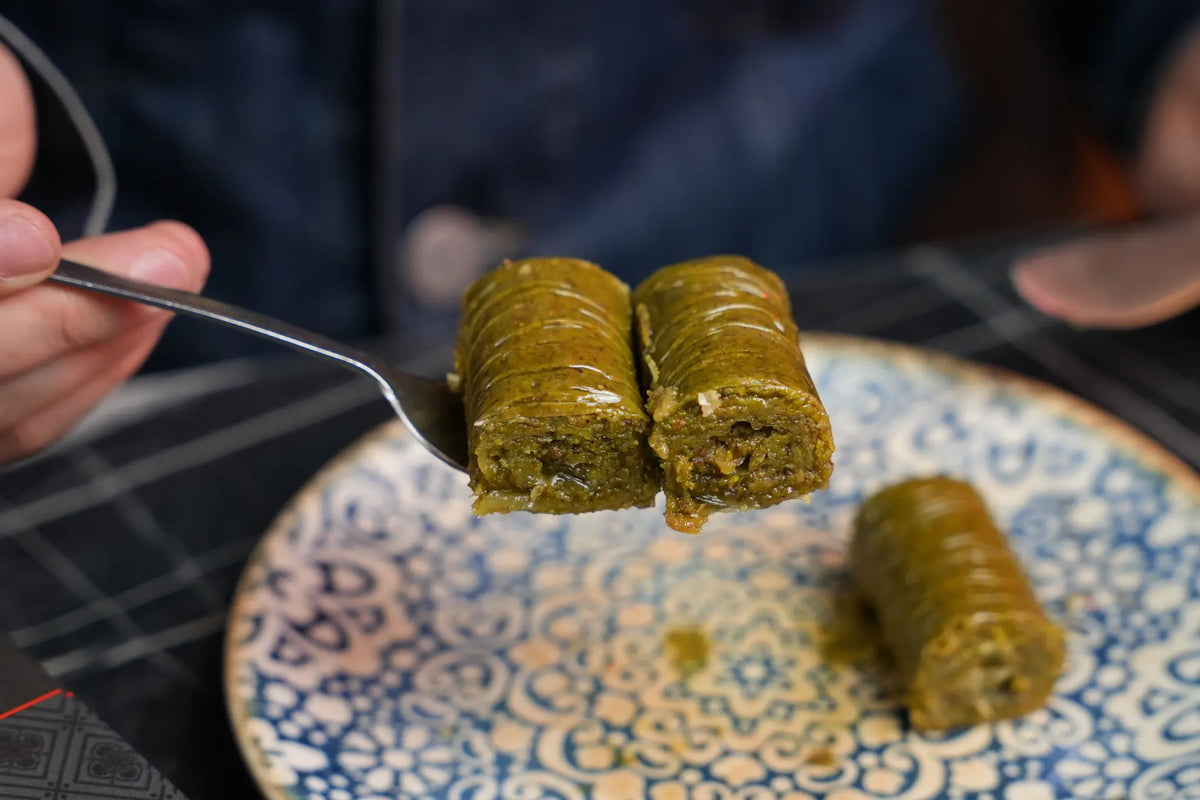 Geschenk Blech Pistazien Traum | Grüne Sarma mit Pistazien – Back-Lava
