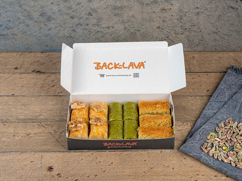 Bestseller Box | Walnuss Baklava, Baklava mit Pistazien, Pistazienrollen