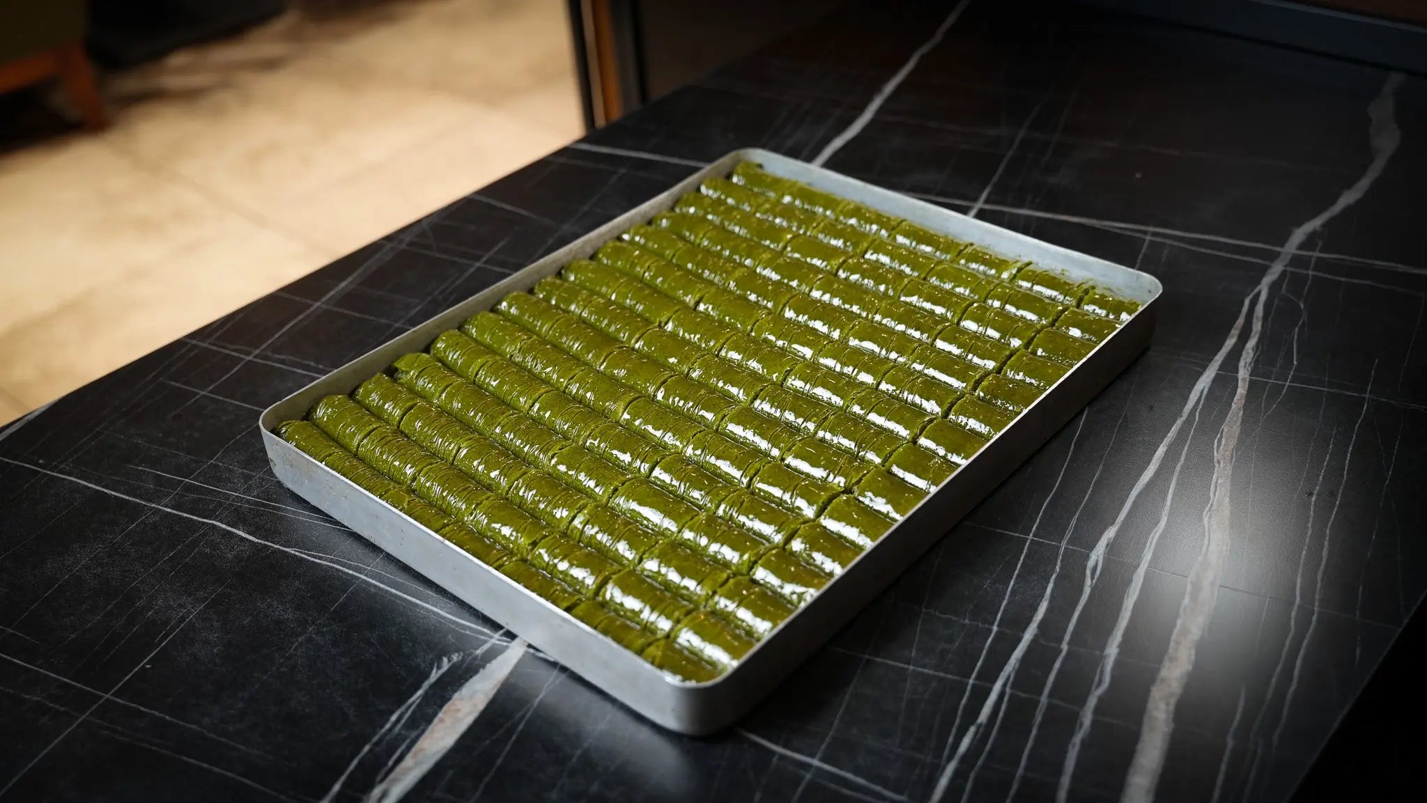 Geschenk Blech Pistazien Traum | Grüne Sarma mit Pistazien ca. 4400 g - Back-Lava 