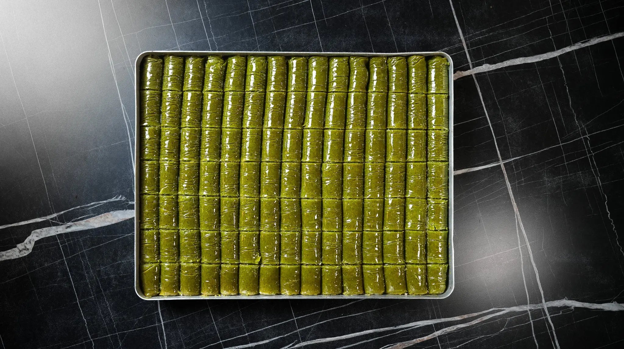 Geschenk Blech Pistazien Traum | Grüne Sarma mit Pistazien ca. 4400 g - Back-Lava 