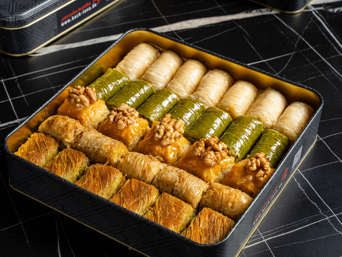 Geschenkbox 3 – Exquisite Auswahl traditioneller Baklava-Spezialitäten 