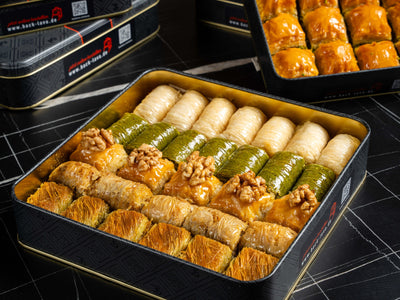 Geschenkbox 3 – Exquisite Auswahl traditioneller Baklava-Spezialitäten 