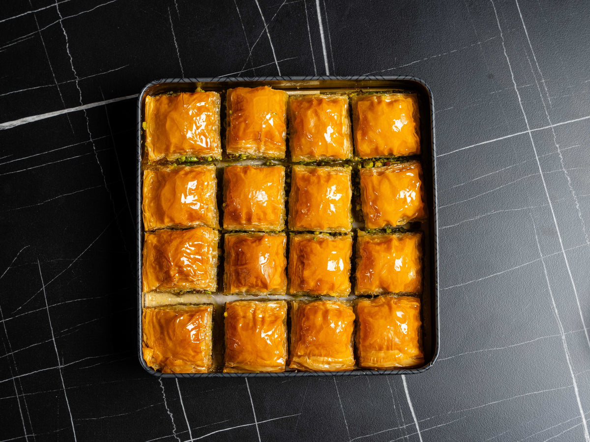 Geschenk Box Gold – Kuru Baklava mit Pistazien 