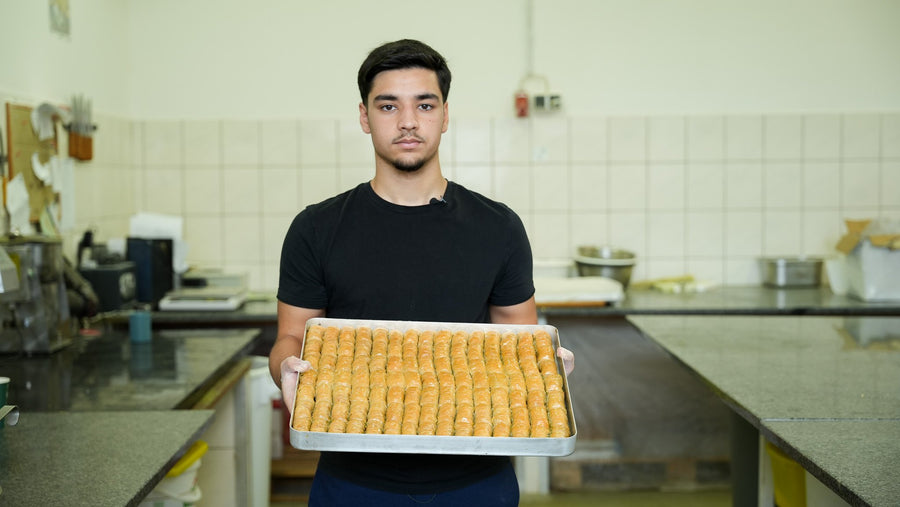 Frisches Blech Baklava direkt aus der Back-Lava Backstube in Hamburg