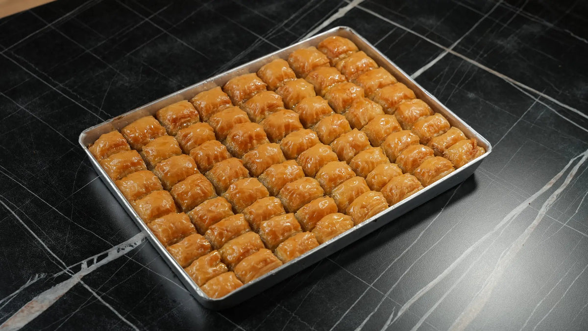Klassische Walnuss Baklava von Back-Lava – Blech ca. 2000 g, traditionell gebacken mit aromatischen Walnüssen
