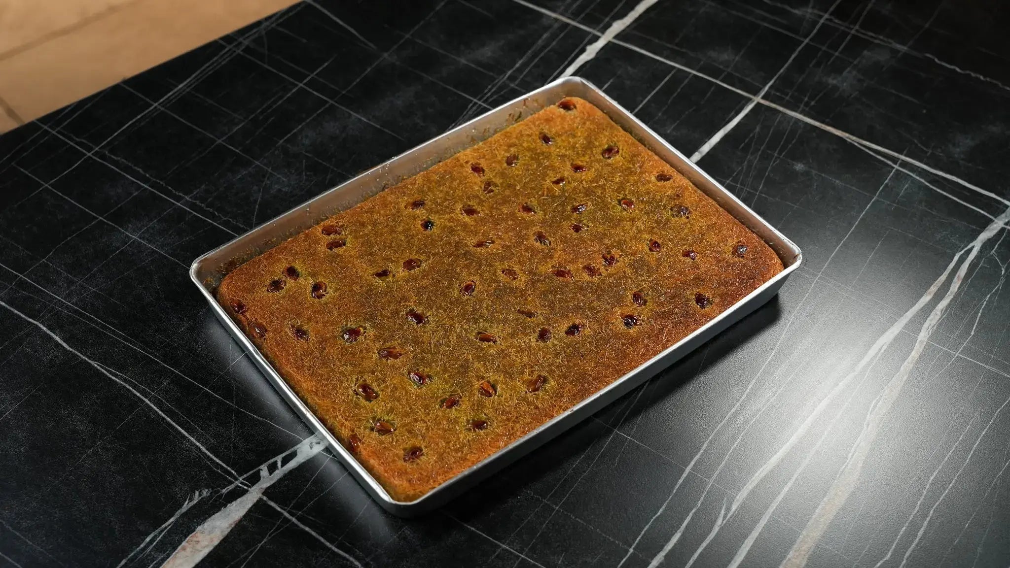 Engelshaar Baklava von Back-Lava – Detailaufnahme der feinen Kadayif-Fäden und Pistazienfüllung