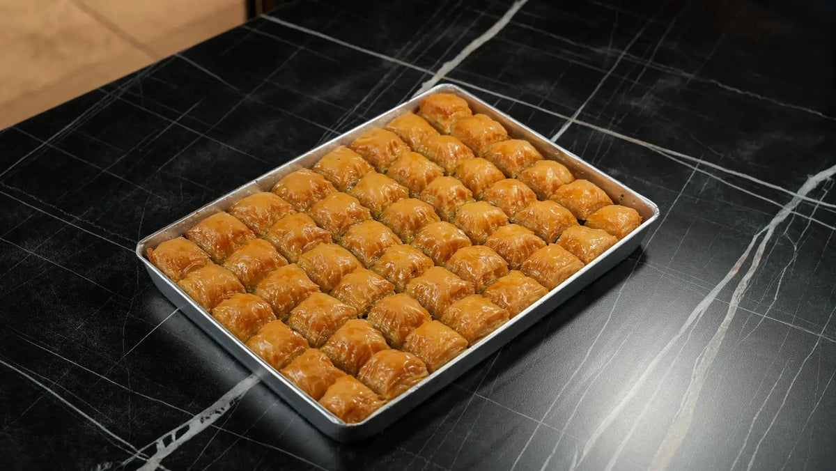 Kleines Kuru Baklava Blech von Back-Lava – ca. 2000 g, knusprige Pistazien-Spezialität mit reduziertem Sirup