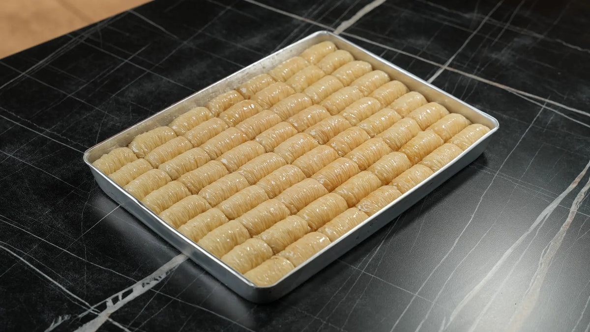 Kleines Summer Baklava Blech mit Kokos von Back-Lava – ca. 1900 g, exotische Spezialität für den Sommer