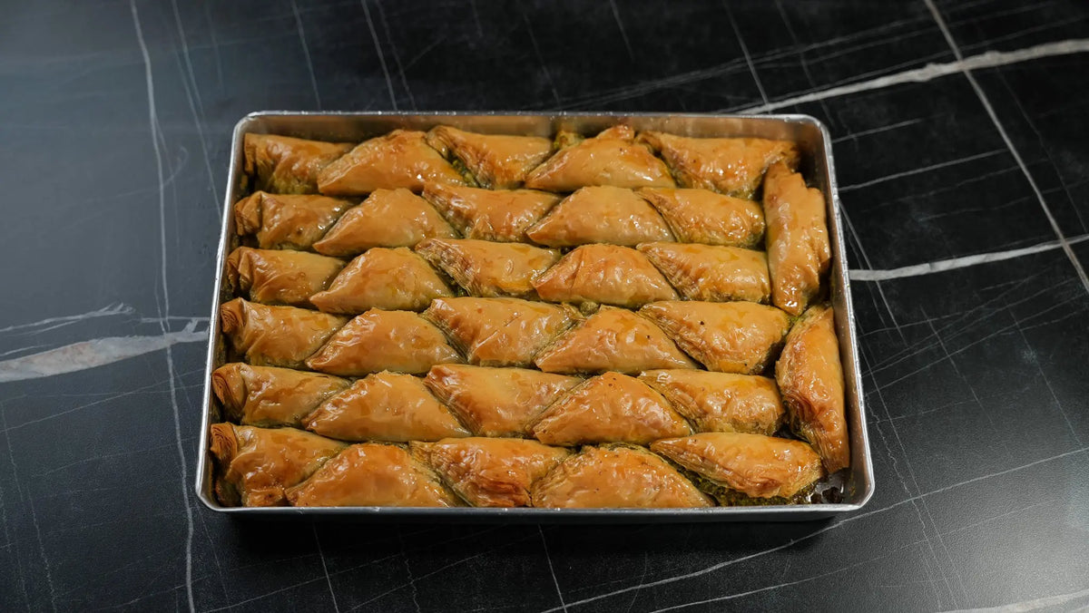Şöbiyet Baklava von Back-Lava – Cremige Spezialität ca. 2000 g mit Pistazien und zarter Füllung
