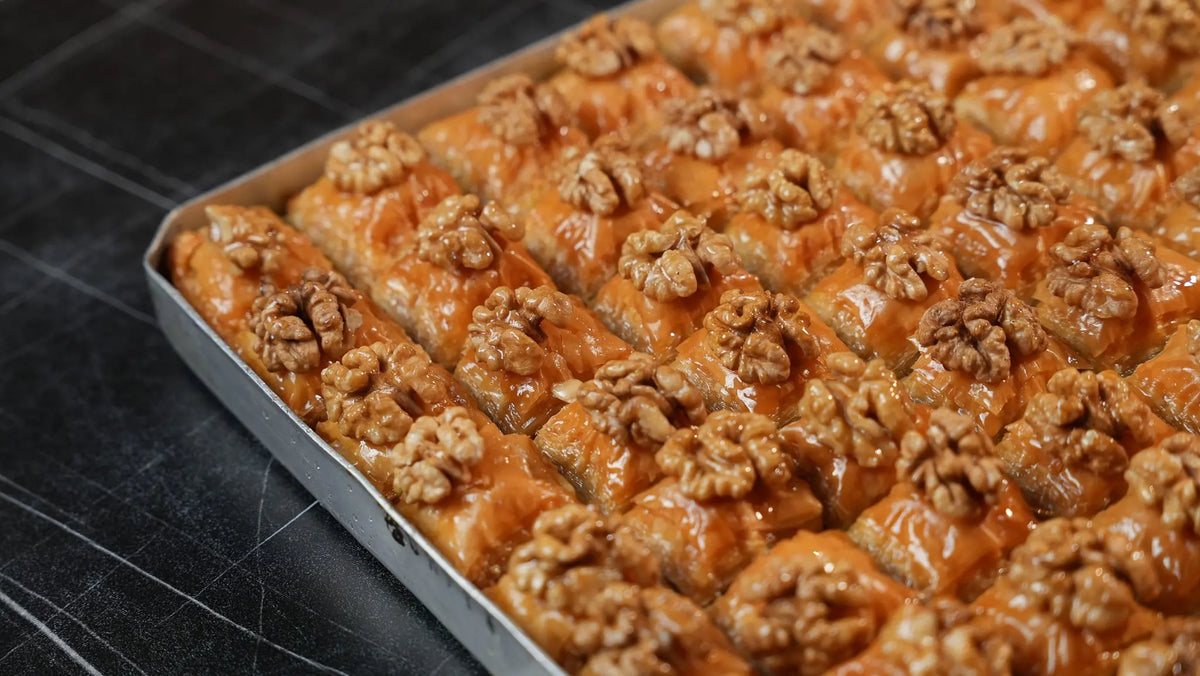 Walnuss Kuru Baklava Tepsi von Back-Lava – Großes Blech ca. 3800 g, ideal für Familienfeiern