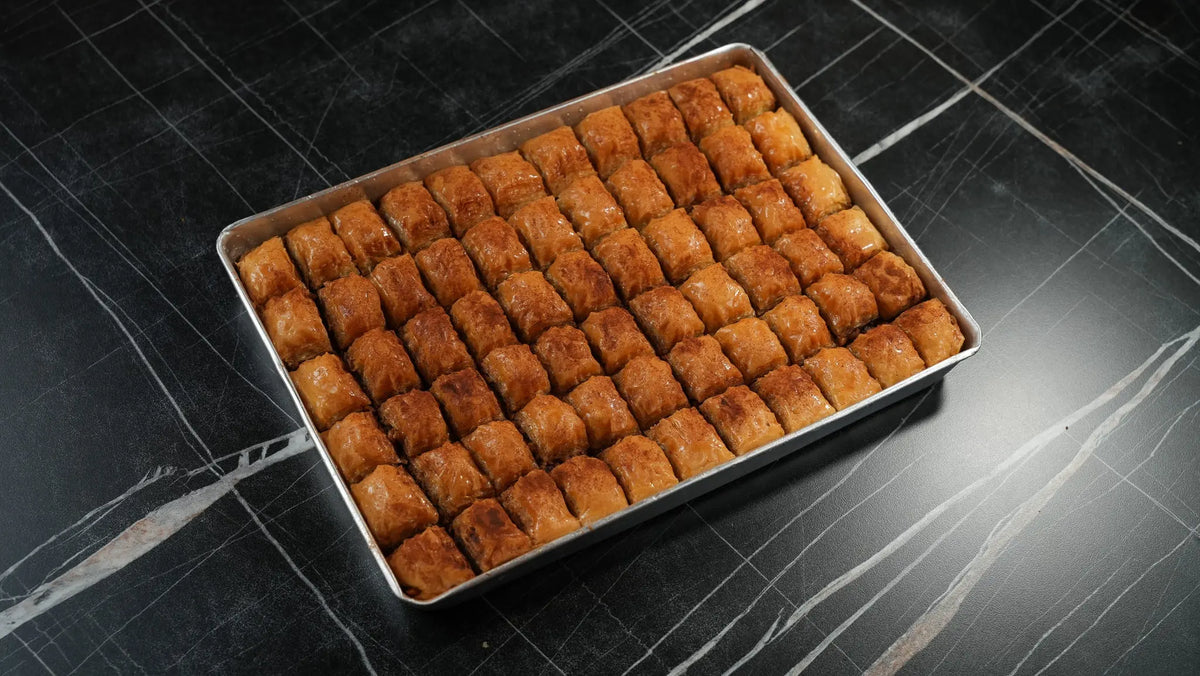 Weihnachts Baklava mit Zimt von Back-Lava – ca. 1900 g mit Pistazien, festliche Spezialität für die Weihnachtszeit